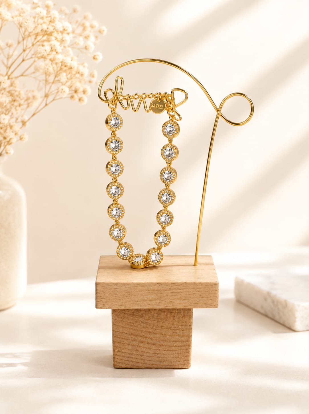 Bracelet rivière doré médaillons strass - sur présentoir