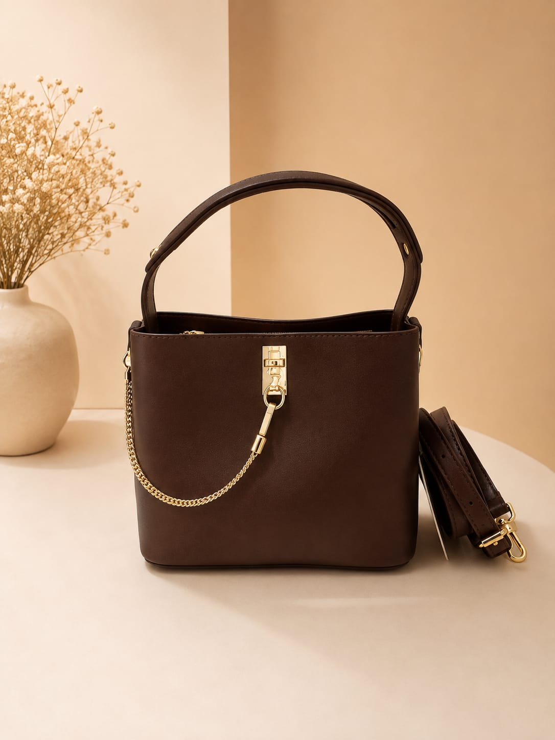 Sac bucket marron chocolat – vue de dos avec poche