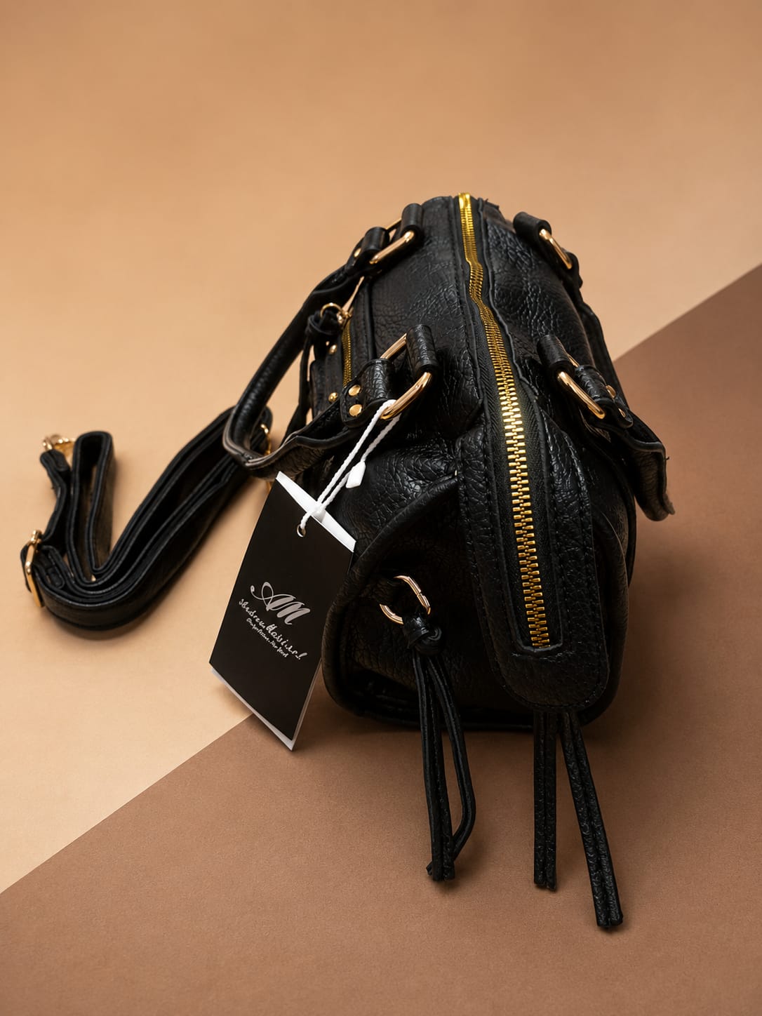 Sac Moto Noir – vue de côté avec bandoulière posée