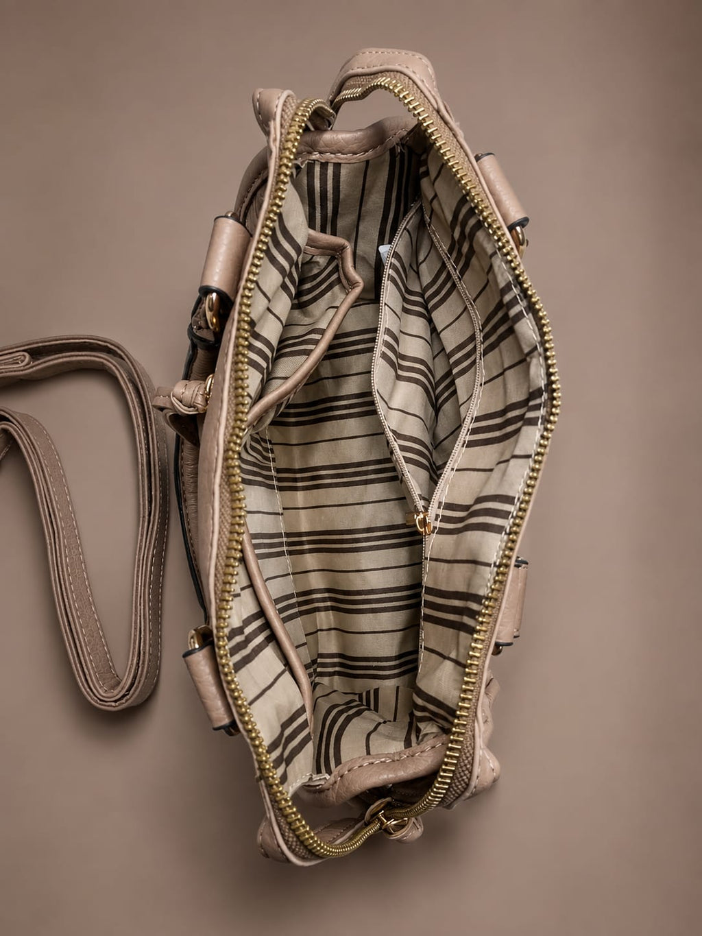 Mini Sac Bowling Taupe – vue de face avec étiquette