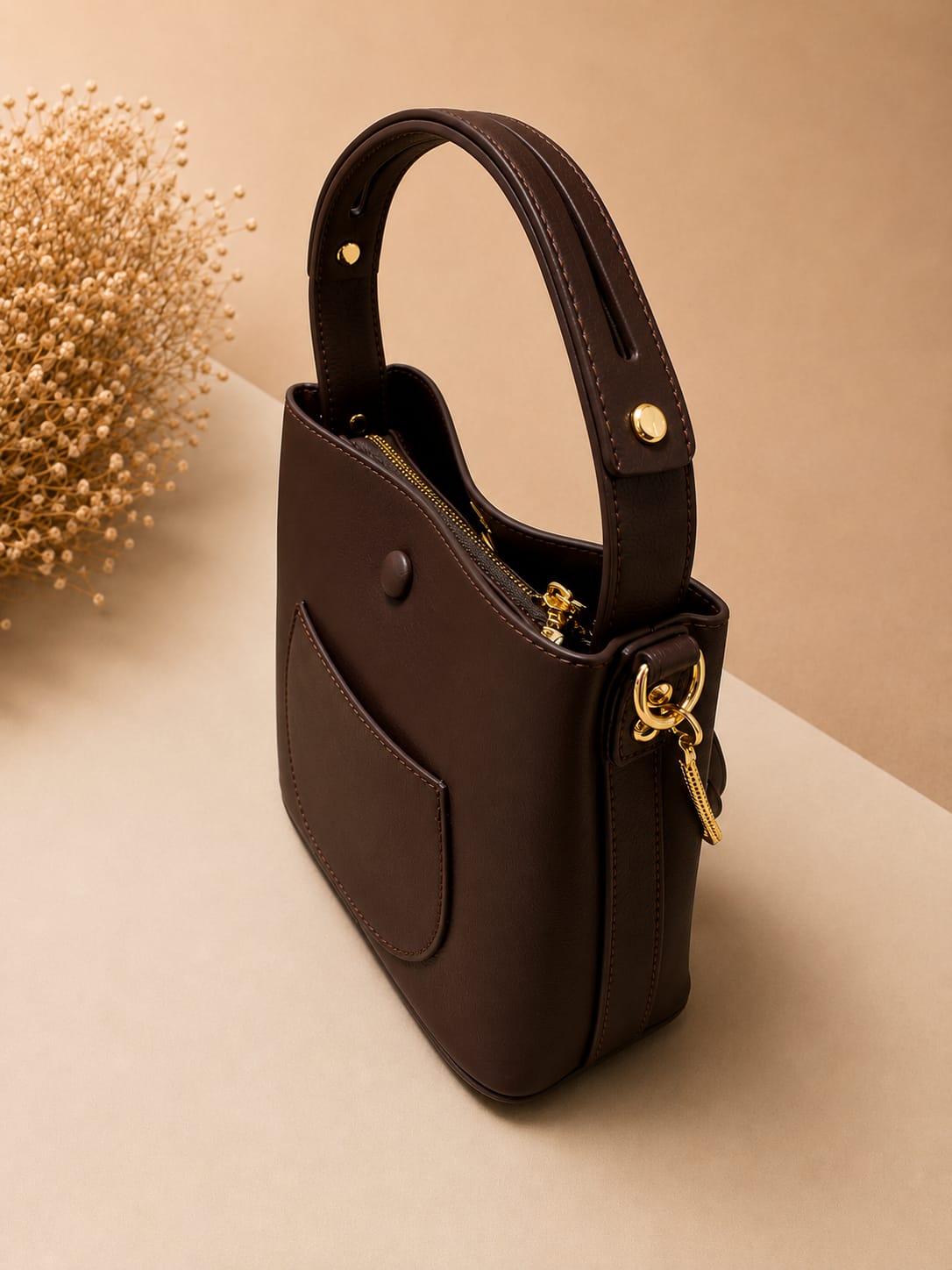 Sac bucket marron chocolat avec étiquette Erick&Co