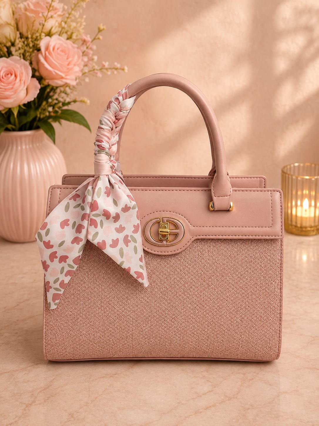 Sac à main rose - vue du dessous