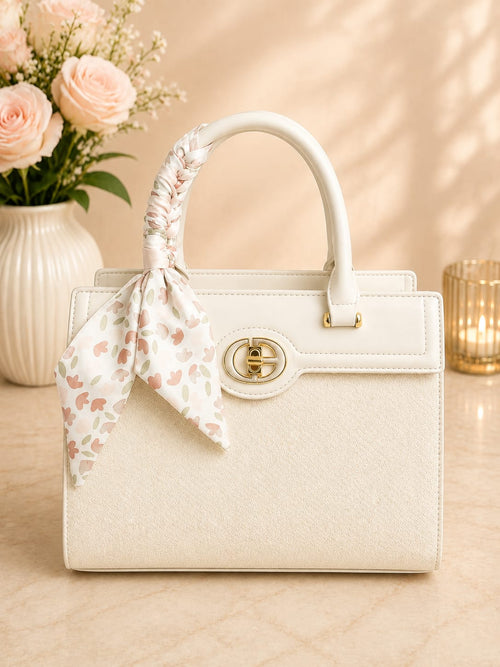 Sac à main blanc - vue du dessous avec pieds dorés